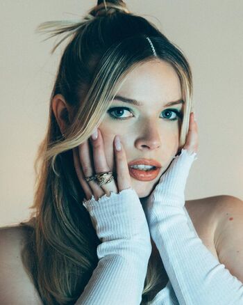 Full leaked Sinawynne page private onlyfans photo