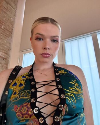 Full leaked Sinawynne private onlyfans photo