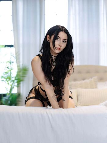 Full leaked Sirenssongxvi private onlyfans photo