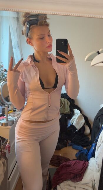 Full leaked Siri private onlyfans photo
