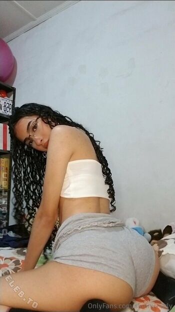 Full leaked Skinny curly private onlyfans photo