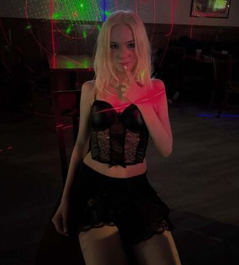 Full leaked Skinnylittlesut private onlyfans photo