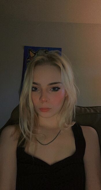 Full leaked Skinnylittlesut private onlyfans photo