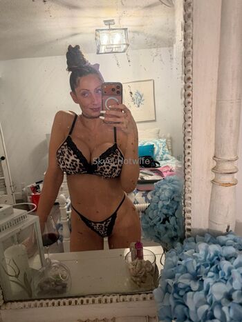 skye_hotwife