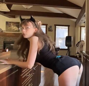 Full leaked Skymi chan private onlyfans photo