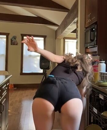 Full leaked Skymi chan private onlyfans photo