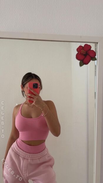 Full leaked Smillarosaa private onlyfans photo