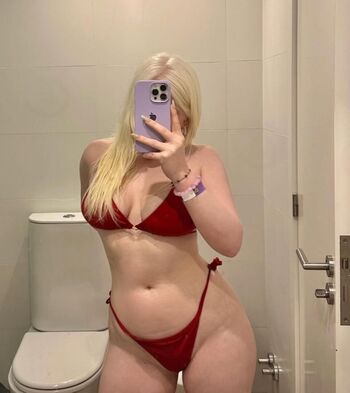 Full leaked Snowwhitebella private onlyfans photo