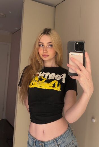 Full leaked Snuzu private onlyfans photo