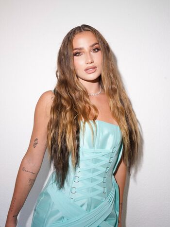 Full leaked Sofiasurfers private onlyfans photo