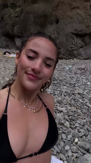 Sofie Dossi