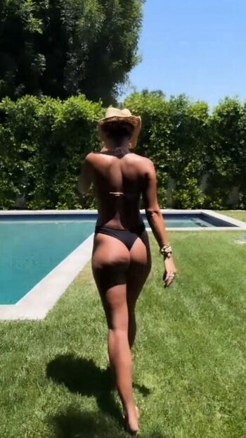 Full leaked Sommer ray page private onlyfans photo