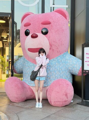 Full leaked Song yuqi private onlyfans photo