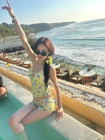 Full leaked Song yuqi page private onlyfans photo