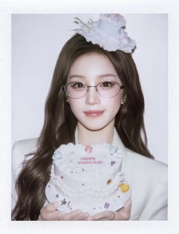 Full leaked Song yuqi page private onlyfans photo