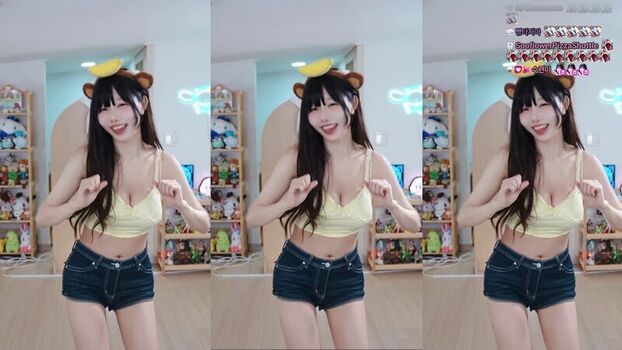 Full leaked Sooflower private onlyfans photo