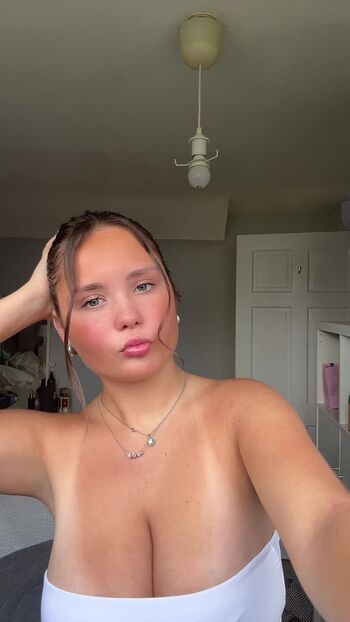 Full leaked Sophie lamont private onlyfans photo