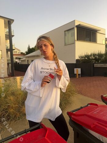 Full leaked Sophie schnur page private onlyfans photo