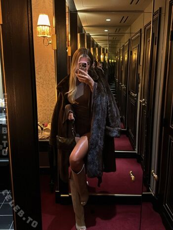 Full leaked Sophie schnur page private onlyfans photo