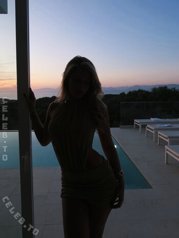 Full leaked Sophie schnur private onlyfans photo