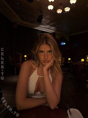Full leaked Sophie schnur private onlyfans photo