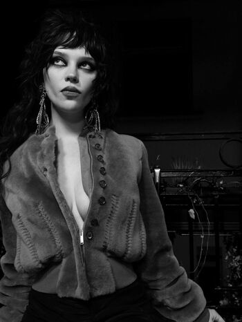 Full leaked Sophie thatcher page private onlyfans photo