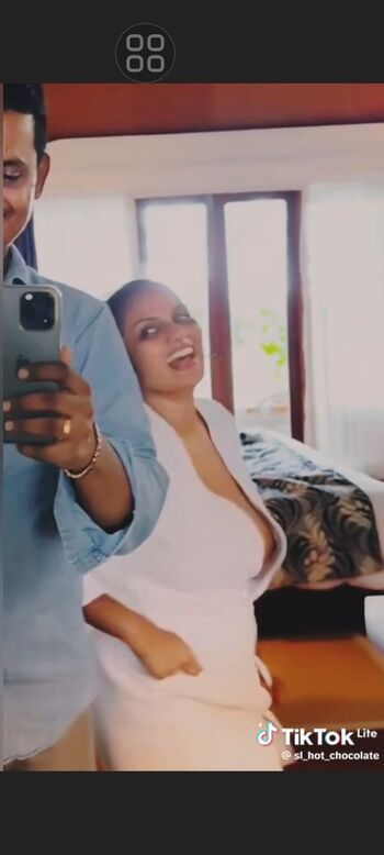 Full leaked Sri lanka page private onlyfans photo