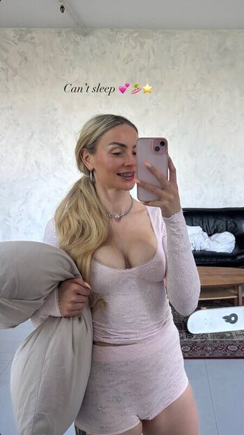 Full leaked Stefani nurding private onlyfans photo
