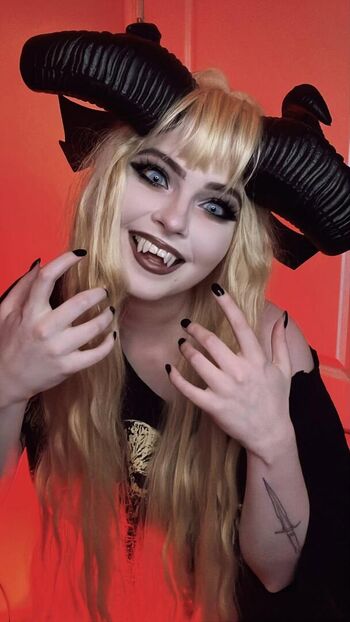 Full leaked Stellalasaurus private onlyfans photo