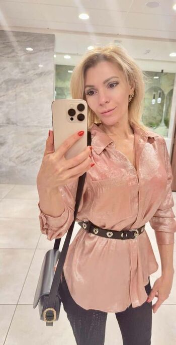 Full leaked Stepmom lola private onlyfans photo