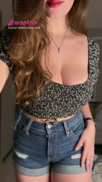 Full leaked Submissivedoll private onlyfans photo