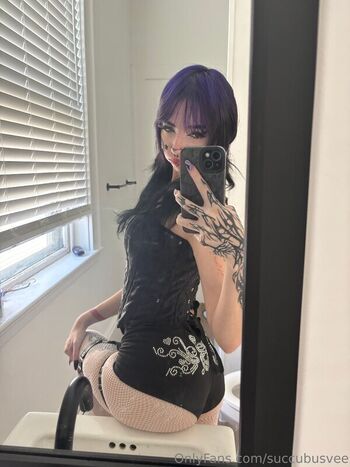 Full leaked Succubusvee private onlyfans photo