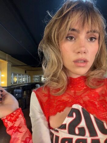 Suki Waterhouse