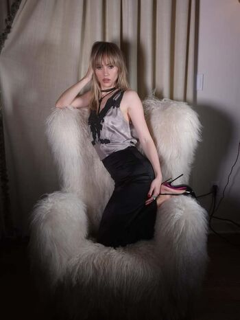 Full leaked Suki waterhouse page private onlyfans photo