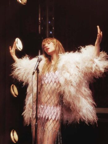 Full leaked Suki waterhouse page private onlyfans photo