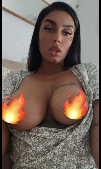 Full leaked Sunnygeorgiie private onlyfans photo
