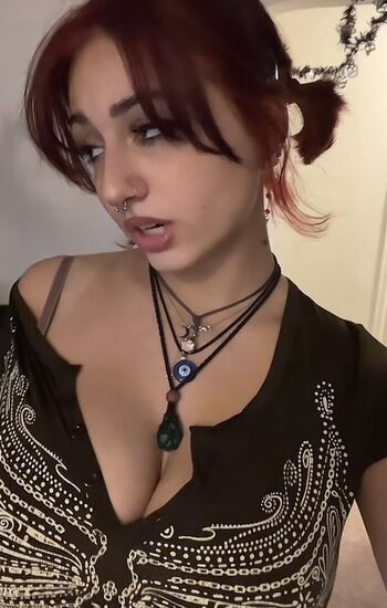 supersexymysteriousgirl