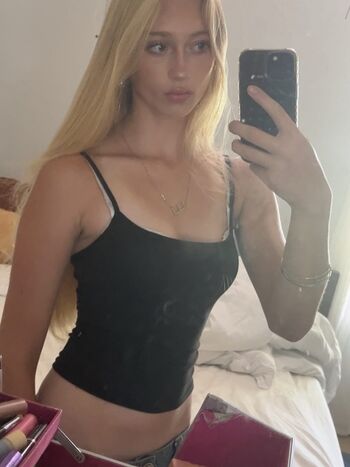 Full leaked Swedish girls private onlyfans photo