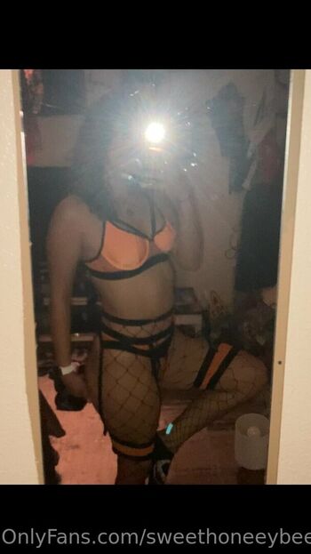 Full leaked Sweethoneybee private onlyfans photo