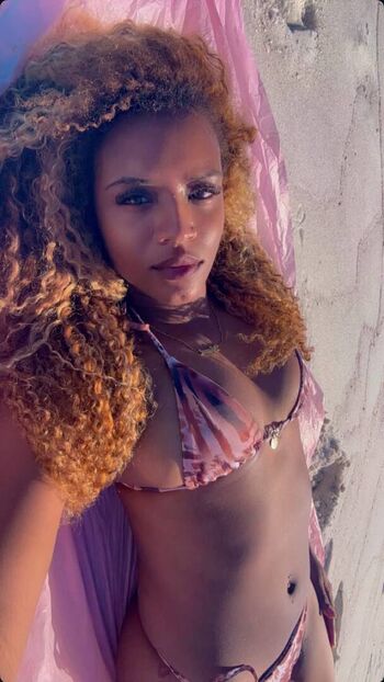 Full leaked Sweettushii private onlyfans photo