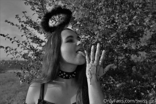 Full leaked Swiss girl private onlyfans photo