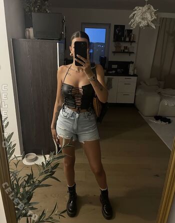 Full leaked Tamifenu private onlyfans photo