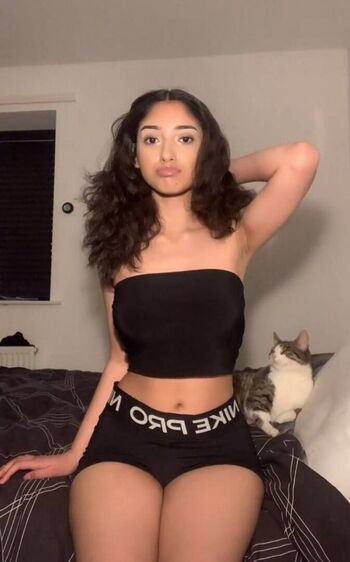 Full leaked Taqdeez yaazin page private onlyfans photo