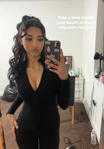 Full leaked Taqdeez yaazin page private onlyfans photo