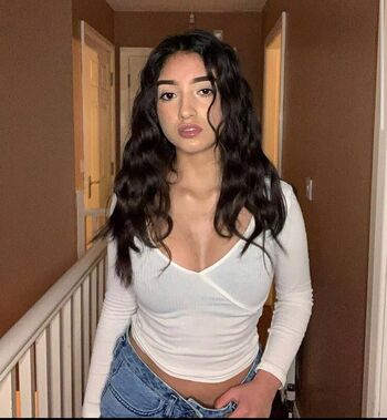 Full leaked Taqdeez yaazin page private onlyfans photo