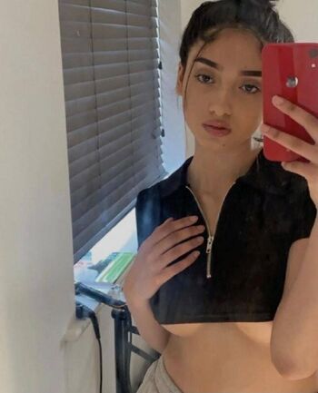 Full leaked Taqdeez yaazin page private onlyfans photo
