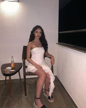 Full leaked Taqdeez yaazin private onlyfans photo