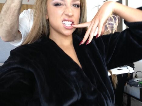 Full leaked Tate mcrae page private onlyfans photo