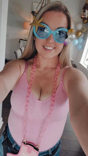 Full leaked Tatted blonde bombshell private onlyfans photo
