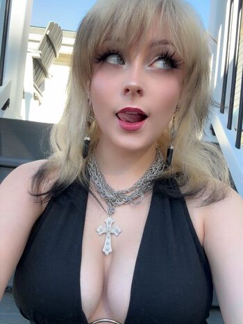 Full leaked Heyitsemilyy/ private onlyfans photo